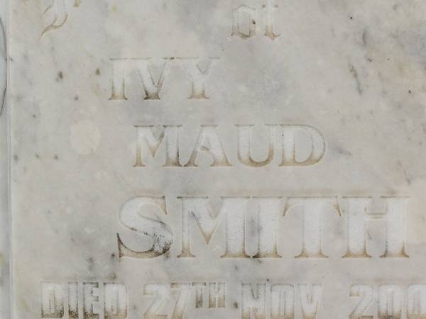 Rupert William SMITH,  | died 15 Dec 1960 aged 47 years;  | Ivy Maud SMITH,  | died 27 Nov 200 aged 88 years;  | R.W. SMITH,  | died 15 Dec 1960 aged 47 years;  | Appletree Creek cemetery, Isis Shire  | 