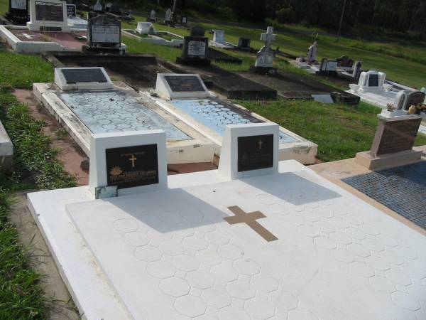 Elsie Joan KINGSTON (nee BRIERLY),  | wife of Eric,  | died 19 Aug 2004 aged 89 years;  | Eric John KINGSTON,  | died 25 Nov 1976 aged 58 years;  | Appletree Creek cemetery, Isis Shire  | 