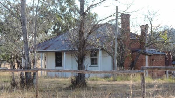 Ballandean homestead pioneer memorial, Southern Downs Region  |   |   | 