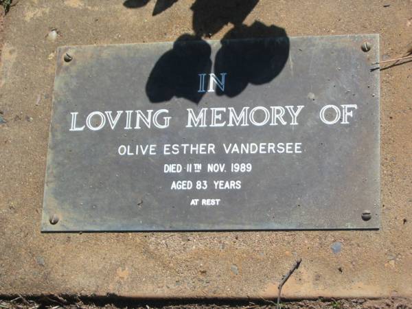 Olive Esther VANDERSEE,  | died 11 Nov 1989 aged 83 years;  | Blackbutt-Benarkin cemetery, South Burnett Region  | 