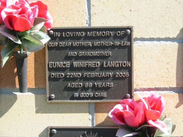 Eunice Winifred LANGTON,  | mother mother-in-law grandmother,  | died 22 Feb 2005 aged 86 years;  | Blackbutt-Benarkin cemetery, South Burnett Region  | 