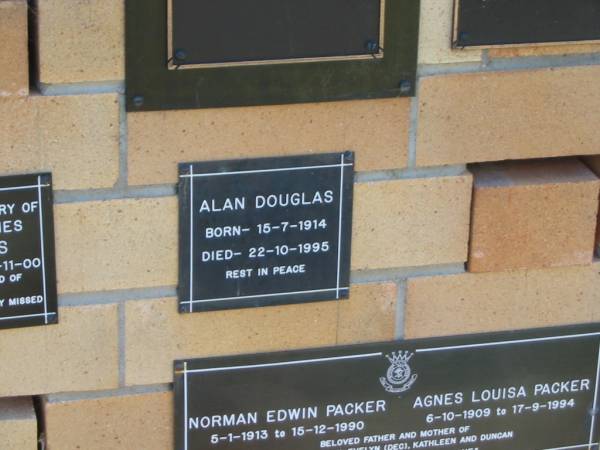 Alan DOUGLAS,  | born 15-7-1914,  | died 22-10-1995;  | Blackbutt-Benarkin cemetery, South Burnett Region  | 