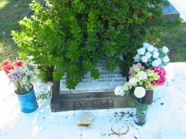 Florence Maud DREGHORN,  | mother,  | died 6 Aug 1966 aged 61 years;  | Peter DREGHORN,  | husband father,  | died 5 Sept 1953 aged 67 years;  | Blackbutt-Benarkin cemetery, South Burnett Region  | 