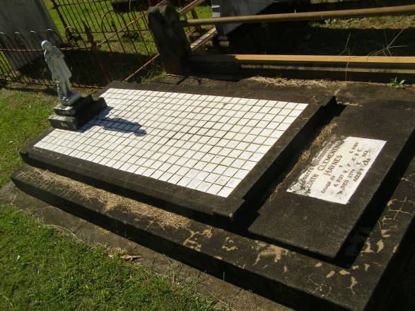 Edith Clementina HAYNES,  | daughter of Thomas & Ruby,  | sister of George,  | died 27 Dec 1922 aged 1 year;  | Blackbutt-Benarkin cemetery, South Burnett Region  | 