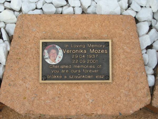 Veronika MOZES 29-04-1937 - 22-09-2001;  | Chambers Flat Cemetery, Beaudesert  | 