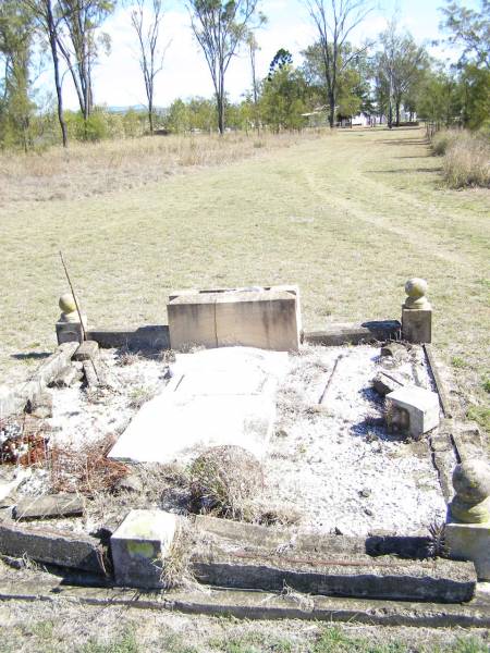Wilhelmine Henriette RUTHENBERG, wife,  | died 26 Aug 1928 aged 62 years;  | Christian Friedrich Wilhelm RUTHENBERG,  | born 13 April 1862  | died 15 June 1937 aged 75 years;  | Forest Hill Cemetery, Laidley Shire  | 