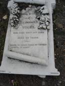 Reinhard VOGEL
4 Nov 1898, aged 66
Also wife
Helena
25 Sep 1910, aged 84
Haigslea Lawn Cemetery, Ipswich