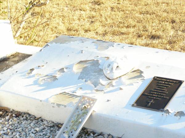 Jan HEINZ,  | husband father grandfather great-grandfather,  | born 2-1-1912  | died 13-8-1998;  | Helidon Catholic cemetery, Gatton Shire  | 