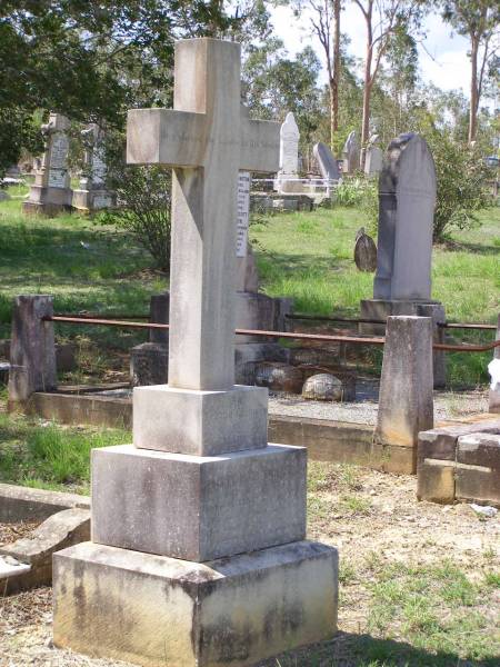 Mary,  | daughter of Robert & Mary Emma SMITH,  | died 20 Aug 1915 aged 14 years 9 months;  | Helidon General cemetery, Gatton Shire  | 