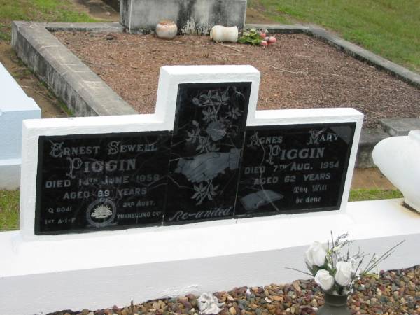 Ernest Sewell PIGGIN,  | died 14 June 1958 aged 89 years;  | Agnes PIGGIN,  | died 7 Aug 1954 aged 62 years;  | Howard cemetery, City of Hervey Bay  | 