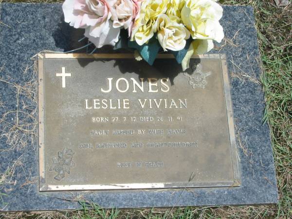 Leslie Vivian JONES,  | born 27-7-12,  | died 26-11-91,  | missed by wife Mavis,  | son Raymond & grandchildren;  | Howard cemetery, City of Hervey Bay  | 
