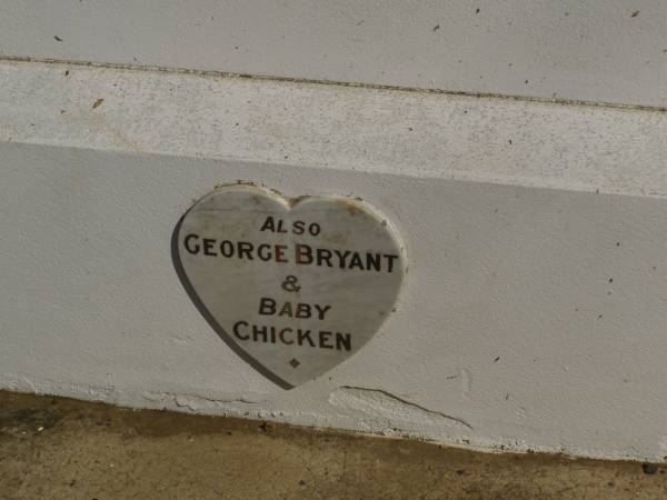 parents;  | William CHICKEN,  | 1851 - 1936;  | Elizabeth CHICKEN,  | 1952 - 1935;  | George Bryant;  | Baby CHICKEN;  | Jondaryan cemetery, Jondaryan Shire  | 