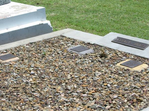 MOSELEY DYKES;  | MOSELEY, Edith Charlotte (nee LONG),  | died 13-11-2000 aged 96 years,  | wife of Bill;  | MOSELEY, William Edward (Bill),  | died 26-5-2002 aged 99 years;  | DYKES, Benjamin David Alison,  | son of Barbara and John,  | died Kenya 17-4-1966 aged 13 months;  | Kalbar General Cemetery, Boonah Shire  |   | 