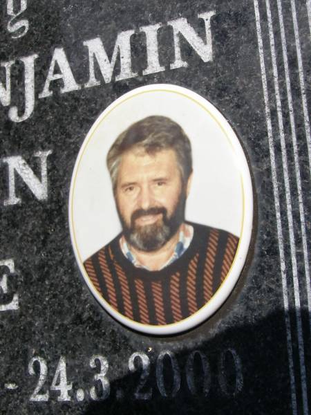 Margaret Anne SOMERVILLE,  | 30-10-1944 - 30-3-1999;  | Benjamin John SOMERVILLE,  | 21-5-1940 - 24-3-2000;  | parents grandparents;  | Kandanga Cemetery, Cooloola Shire  | 