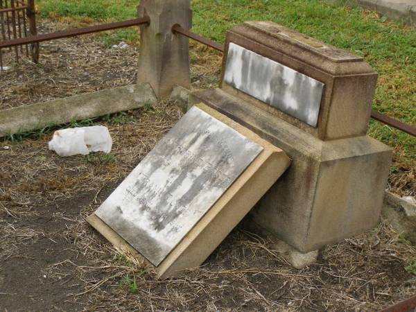 Catherine ROSER,  | died 3 May 1906;  | Frank ROSER,  | died 24 April 1916;  | Killarney cemetery, Warwick Shire  | 