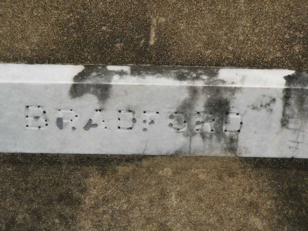 Thomas William BRADFORD,  | aged 87 years;  | Sarah Maria BRADFORD,  | wife,  | aged 75 years;  | Harriet Susan BRADFORD,  | daughter,  | aged 25 years;  | Mary Jane,  | daughter,  | aged 22 years;  | Sarah BRADFORD,  | grand-daughter,  | died 20 June 1920 aged 5 years;  | Killarney cemetery, Warwick Shire  | 