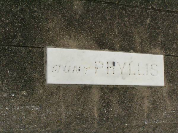 Rebie Julie GRAYSON,  | aunt,  | died 23 Nov 1967 aged 77 years;  | Phyllis Eliza GRAYSON,  | aunt,  | died 28 June 1966 aged 68 years;  | Killarney cemetery, Warwick Shire  | 