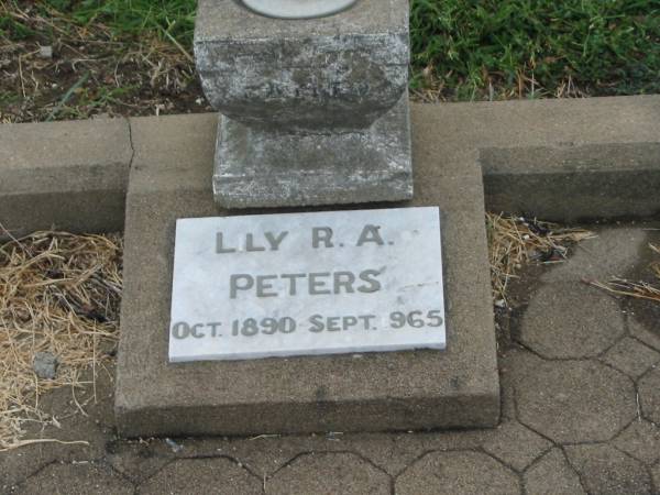 Beresford PETERS,  | Mar 1890 - Oct 1967;  | Lily R.A. PETERS,  | Oct 1890 - Sept 1965;  | Killarney cemetery, Warwick Shire  | 