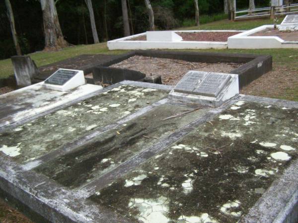 Dulcie Evelyn HOUGHTON,  | mother,  | died 24 Aug 1932 aged 29 years;  | Thomas Benjamin HOUGHTON,  | father,  | died 30 June 1979 aged 79 years;  | Lawnton cemetery, Pine Rivers Shire  | 