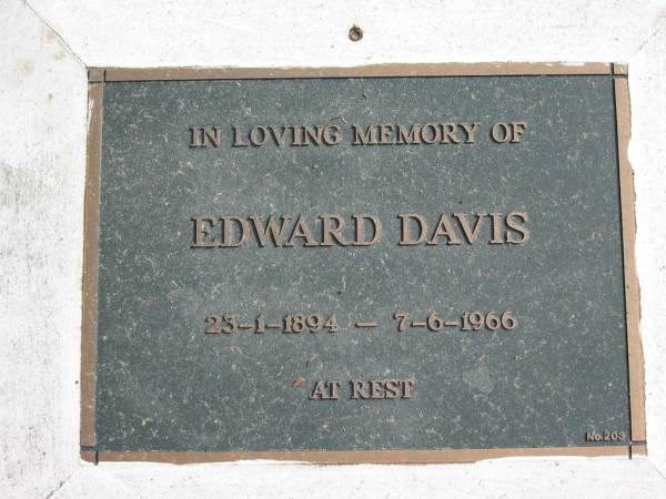 Edward DAVIS 23-1-1894 - 7-6-1966;  | Logan Village Cemetery, Beaudesert  | 