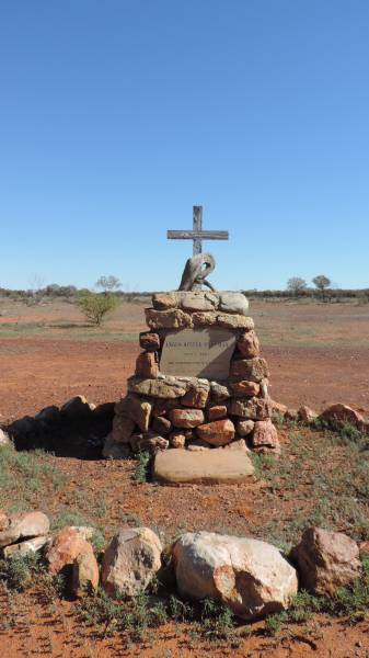 Angus Steele CHAPMAN  | b: 1972  | d: 2002  |   | nil carborundum illegitimi  | (Don't let the bastards grind you down)  |   | Lone grave near Eromanga  |   | 