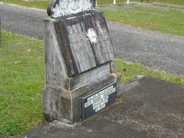 Solomon R. HARDGRAVES,  | died 15 Dec 1938 aged 53? years;  | Maude HARDGRAVES,  | died 3 May 1966 aged 80 years;  | Keith Richard HARDGRAVES,  | died 6 Jan 1986 aged 64 years;  | Lower Coomera cemetery, Gold Coast  | 