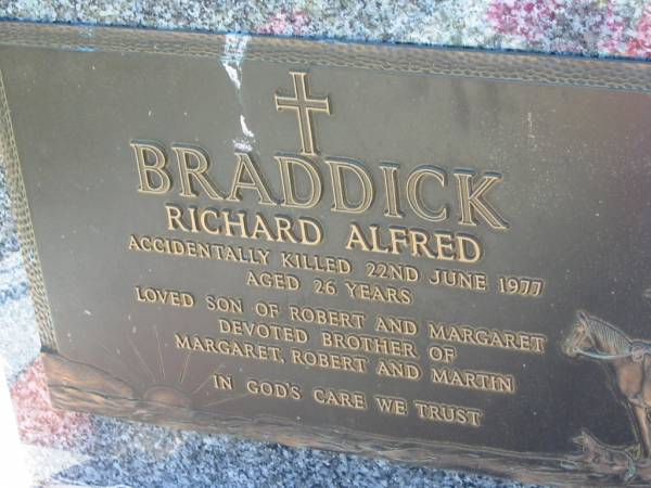 Richard Alfred BRADDICK  | accidentally killed 22 Jun 1977, aged 26  | (son of Robert and Margaret, brother of Margaret, Robert, Martin)  | Lowood General Cemetery  |   | 