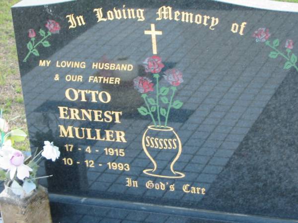 Otto Ernest MULLER, 17-4-1915 - 10-12-1993, husband father;  | Lowood Trinity Lutheran Cemetery (Bethel Section), Esk Shire  | 