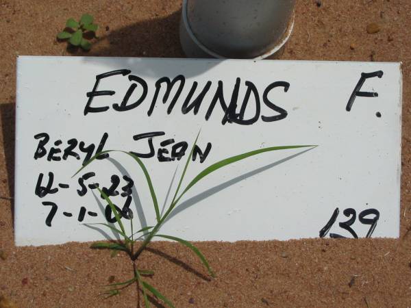 EDMUNDS, Beryl Jean,  | 12-5-23 - 7-1-06;  | Maclean cemetery, Beaudesert Shire  | 