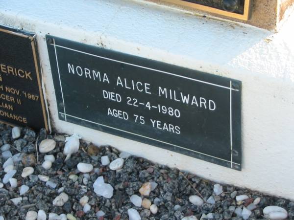Ludwig W. LINNING, 27-4-1878 - 10-12-1955;  | Violet H. LINNING, 22-3-1882 - 13-7-1965;  | Annie HECK, 21-11-1888 - 6-8-1976;  | their sons and daughters;  | Norma, 12-9-1904 - 22-4-1980;  | Ronald, 3-5-1906 - 17-11-1967;  | George, 9-4-1907 - 11-9-1991;  | Ralph, 30-8-1908 - 4-4-1977;  | Dudley, 11-4-1911 - 31-7-1969;  | May, 21-3-1913 - 29-11-1993;  | Basil, 8-7-1918 - 26-4-2000;  | also;  | Alfred Henry MILWARD, died 18-5-1970, aged 70 years;  | Ronald Frederick LINNING, 3 May 1906 - 15 Nov 1967;  | Norma Alice MILWARD, died 22-4-1980 aged 75 years;  | Marburg Anglican Cemetery, Ipswich  | 