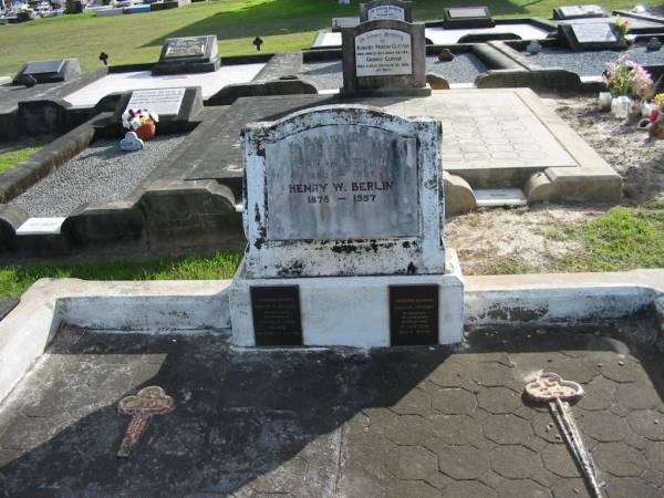 Sarah BERLIN, 1880 - 1937;  | Henry W. BERLIN, 1878 - 1957;  | Robert G. STANWAY, father pa,  | 28-12-1909 - 5-4-1992 aged 82 years;  | Lilly P. STANWAY, wife mother nanna,  | 24-3-18 - 18-11-90 aged 72 years;  | Marburg Lutheran Cemetery, Ipswich  | 