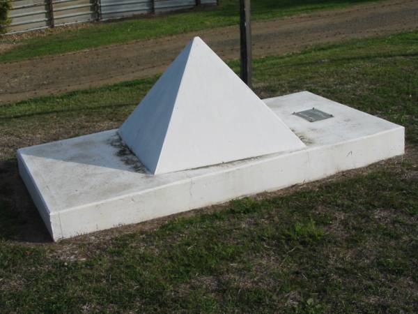 Tom BARTON,  | died 1 June 1978;  | Marburg Lutheran Cemetery, Ipswich  | 