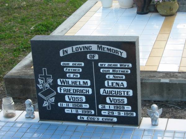 Wilhelm Friedrich VOSS, father pa,  | 11-11-1908 - 1-11-1995;  | Lena Auguste VOSS, wife mother nana,  | 31-1-1909 - 29-9-1991;  | Marburg Lutheran Cemetery, Ipswich  | 