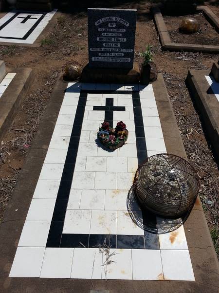 Ormond Ernst WALTON  | d: 15 Dec 1955, aged 54  |   | Meandarra cemetery  | Copyright Dr Matt Barton  | 