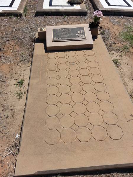 Kevin WAKEFIELD  | b: 14 Jun 1938  | d: 16 Oct 2006  | Wife: Daphne  | Dau: Jeanine, Kayleen  |   | Meandarra cemetery  | Copyright Dr Matt Barton  | 