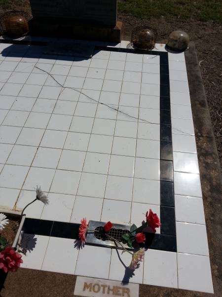 William WALTON  | d: 8 Jul 1961, aged 74  |   | May Lilian WALTON  | d: 12 Apr 1941, aged 42  |   | Meandarra cemetery  | Copyright Dr Matt Barton  | 