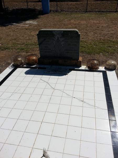 William WALTON  | d: 8 Jul 1961, aged 74  |   | May Lilian WALTON  | d: 12 Apr 1941, aged 42  |   | Meandarra cemetery  | Copyright Dr Matt Barton  | 