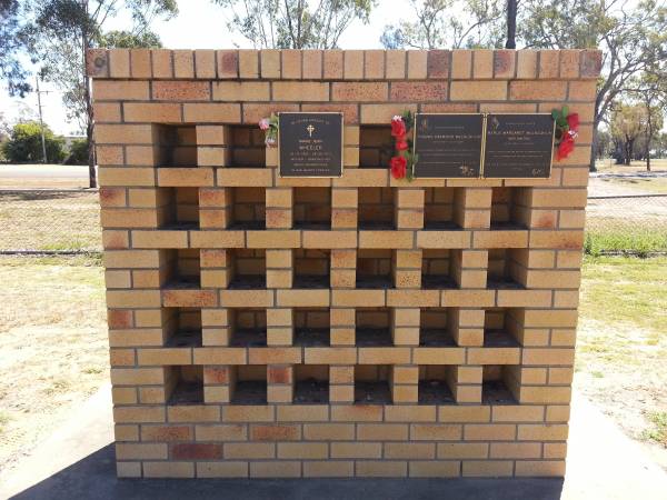 Marie Jean WHEELER  | B: 2 Oct 1920  | D: 26 Sep 2010  |   | Thomas Raymond McLAUGHLIN  | b: 10 Feb 1927  | d: 21 Oct 2009  |   | Merle Margaret McLAUGHLIN (nee WALTON)  | b: 24 Apr 1930  | d: 12 Feb 2010  |   |   | Meandarra cemetery  | Copyright Dr Matt Barton  | 