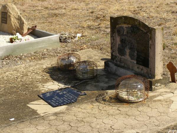 Franz A. SOMMER,  | husband father,  | died 20 Mar 1963 aged 89 years;  | Berth SOMMER,  | mother,  | died 25 Dec 1968 aged 96 years;  | Meringandan cemetery, Rosalie Shire  | 