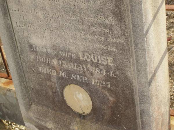 Gottfried LOWIEN,  | husband,  | native of Wafrsuhelm? Germany,  | born Germany 14 April 1838,  | died 9 March 1895;  | Louise,  | wife,  | born 17 May 1844,  | died 16 Sept 1927;  | Meringandan cemetery, Rosalie Shire  | 