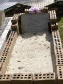 
Joeline SUTTON,
11 Sept 1991 - 13 Sept 1991,
love from mum, dad & kids;
Minden Baptist, Esk Shire
