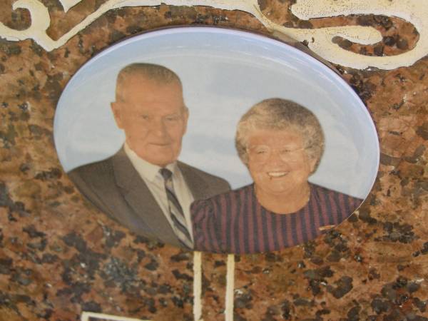 Esther Annie SIPPEL, wife mother,  | died 16 Dec 1992 aged 82 years;  | Norman SIPPEL, husband father,  | died 7 Jan 2005 aged 97 years;  | Minden Baptist, Esk Shire  | 