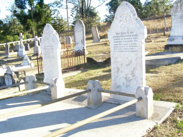 Ludwig Ferdinand ZABEL, father,  | born 18 Nov 1843 died 5 Nov 1913;  | Fredericke ZABEL, mother,  | born 21 May 1849 died 21 May 1915;  | Ludwig & Friedericke arrived 3-11-1870,  | reunion 2-11-1985;  | St Johns Evangelical Lutheran Church, Minden, Esk Shire  | 