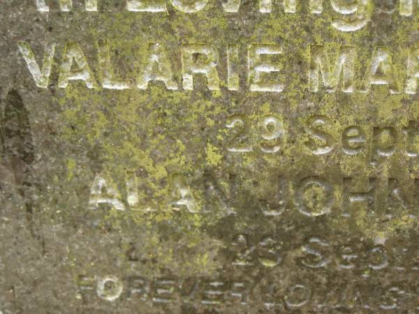 Valarie Mary BARRATT,  | died 29 Sept 2000;  | Alan John BARRATT,  | died 23 Sept 2000;  | mum & dad of Seeta, Leah & Mark, Alan;  | Mooloolah cemetery, City of Caloundra  | 