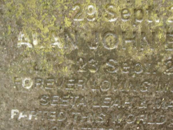 Valarie Mary BARRATT,  | died 29 Sept 2000;  | Alan John BARRATT,  | died 23 Sept 2000;  | mum & dad of Seeta, Leah & Mark, Alan;  | Mooloolah cemetery, City of Caloundra  | 