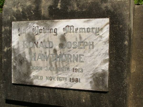 Ronald Joseph HAWTHORNE<  | born 25 Jan 1913,  | died 16 Nov 1981;  | Moore-Linville general cemetery, Esk Shire  | 
