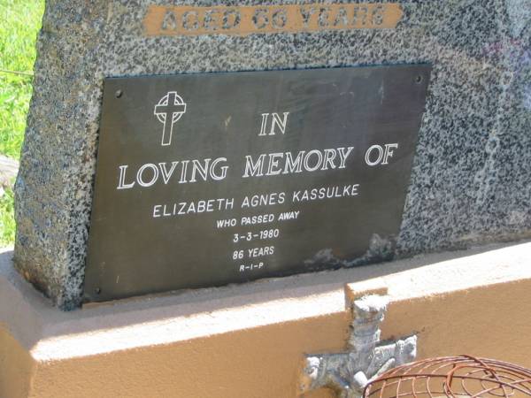 August F.W. KASSULKE,  | husband father,  | died 4 Dec 1959 aged 66 years;  | Elizabeth Agnes KASSULKE,  | died 3-3-1980 aged 86 years;  | Moore-Linville general cemetery, Esk Shire  | 