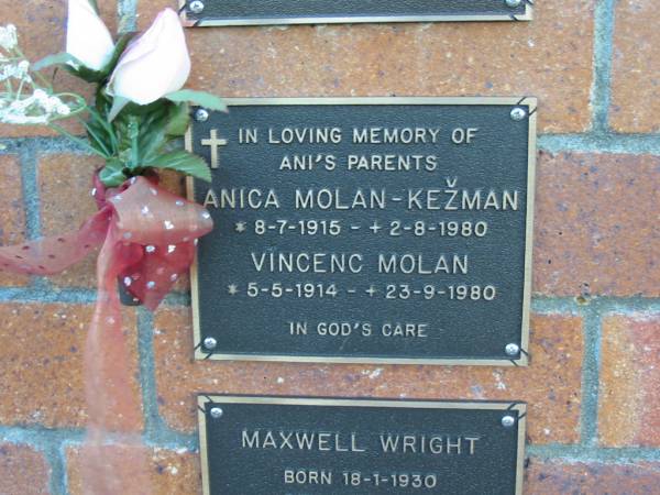 In loving memoty of Ani's parents  | Anica MOLAN-KEZMAN  | 8-7-1915 - 2-8-1980  | Vincenc MOLAN  | 5-5-1914 - 23-9-1980  |   | Mt Mee Cemetery, Caboolture Shire  | 
