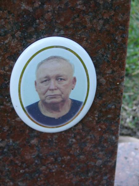 Patricia Ann CALLUS,  | 2-8-36 - 30-12-99;  | John William CALLUS,  | 16-8-1935 - 17-8-2006;  | Mudgeeraba cemetery, City of Gold Coast  | 