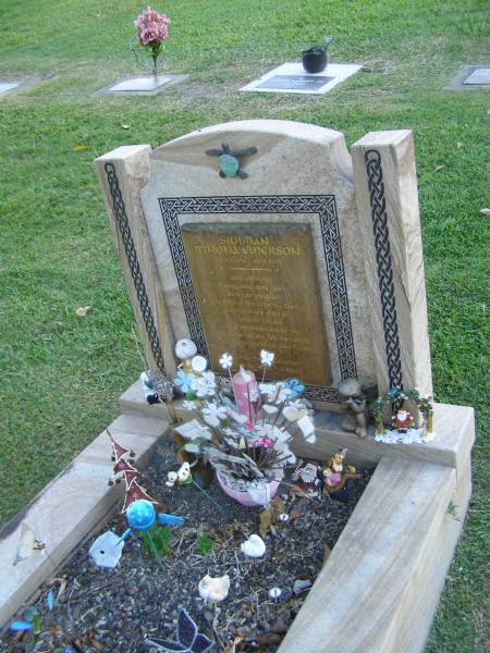 Siobhan Winona EMERSON,  | 29-8-1996 - 15-1-1997;  | Mudgeeraba cemetery, City of Gold Coast  | 